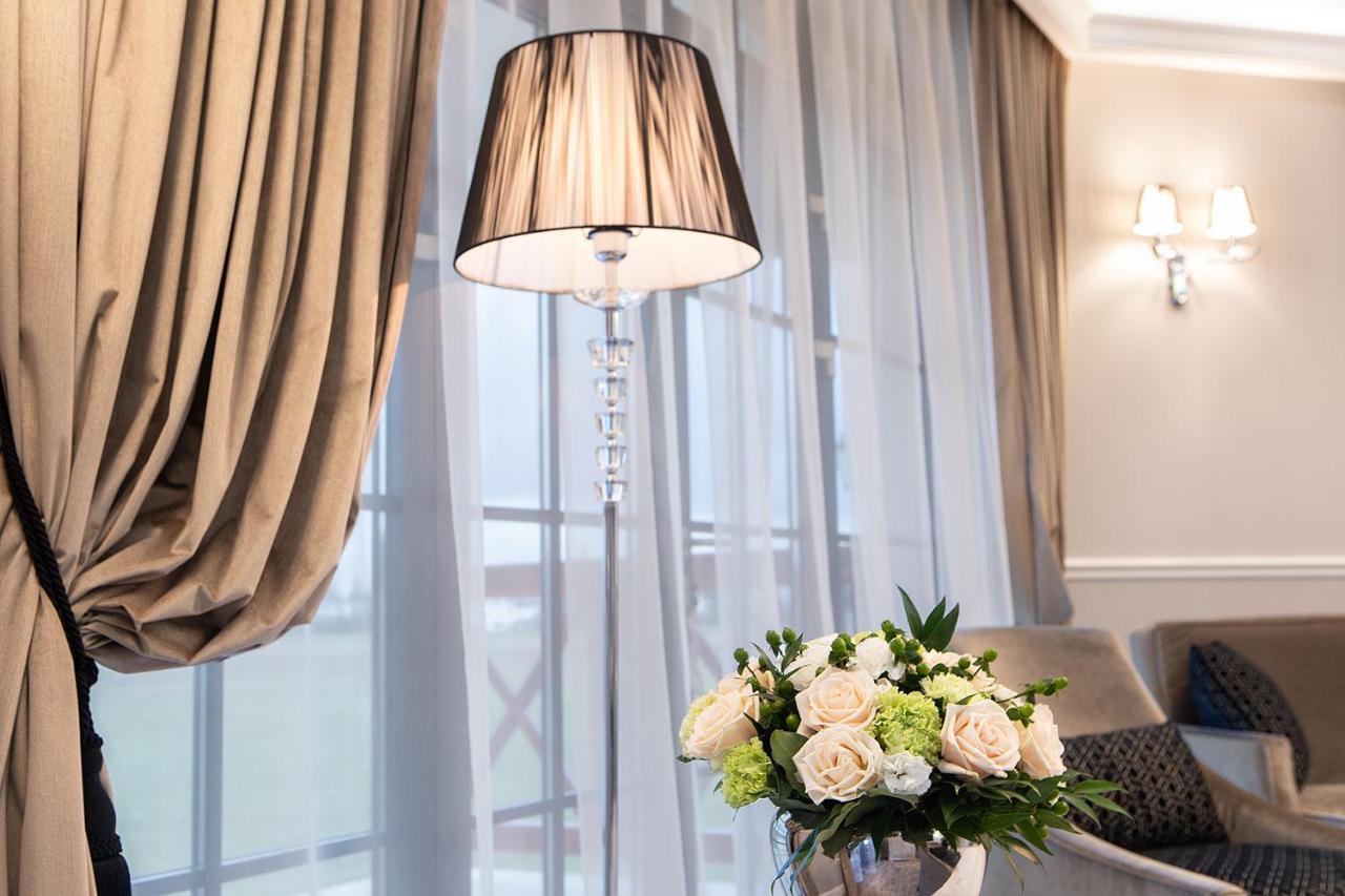 Boutique Odyseja & Spa Ciechocinek Dış mekan fotoğraf A floor lamp