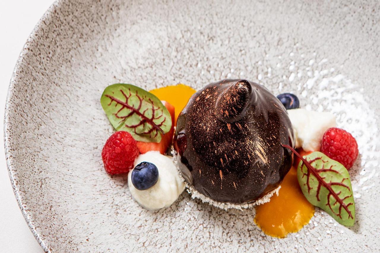 Boutique Odyseja & Spa Ciechocinek Dış mekan fotoğraf A chocolate dessert